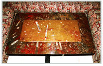 Table avec grande ammonite au centre : image 1 0f 2 thumb